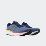 Championes de running New Balance Fresh Foam X Evoz V4, color azul con detalles en amarillo y rojo en la entresuela. Presentan un logo "N" grande en el lateral y tecnología Fresh Foam X.