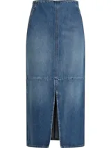 Falda midi de denim azul, de corte ajustado y talle alto, con abertura frontal y cierre trasero con cremallera.