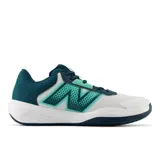 Championes New Balance modelo 696, diseñados para tenis. Presentan una combinación de colores blanco, verde azulado y azul oscuro, con una estructura de malla transpirable y refuerzos sintéticos. Incluyen el logo N característico en el lateral y suela con tecnología Ndurance para mayor durabilidad.