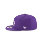 Gorra New Era morada con el logo de Los Angeles Lakers bordado en el frente.