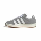 Championes Adidas Campus 00s unisex, color gris con las tres tiras laterales blancas, capellada de gamuza, forro de felpa y suela de goma color caramelo.