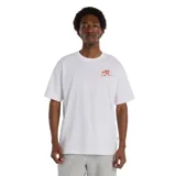 Remera de algodón de corte holgado, color blanco, con cuello redondo y manga corta. Presenta un pequeño estampado gráfico en el pecho con el logo de la marca.