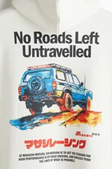 Canguro de algodón color blanco con capucha ajustable, bolsillo frontal tipo canguro y estampado gráfico en el pecho con texto en japonés y la leyenda Masashi 4x4.