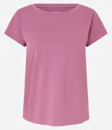 Remera deportiva Get Over de microfibra texturizada color rojo, con mangas cortas, cuello redondo y corte holgado.