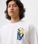 Remera boxy de algodón color blanco, con cuello redondo, manga corta y estampa en la espalda de Snoopy con anteojos de sol y Woodstock, junto a la inscripción "Takin' It Easy".