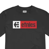 Remera azul marino de manga corta con logo de Etnies en el pecho.
