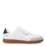 Championes urbanos Topper modelo Rocket, de color blanco con puntera de gamuza gris y suela de goma color caramelo. Presentan cierre por cordones, detalle de logo en la lengüeta y lateral, y un refuerzo negro en el talón.