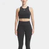 Top deportivo tipo bralette negro, de corte ajustado y escote redondo alto, con logo Reebok Vector blanco en el pecho. Presenta espalda con tiras de malla para transpirabilidad.