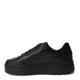 Championes urbanos Puma modelo Court Lally Skye, de diseño monocromático negro con plataforma elevada y cierre de cordones.