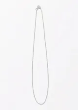 Cadena fina de plata 925 con eslabones tipo rolo.