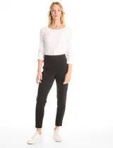 Legging de corte ajustado y tiro alto con pretina ancha, confeccionado en tejido elastizado de color negro.