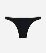 Bombacha de bikini negra con textura, lateral mediano y detalle de bies contrastante en color blanco en la cintura.