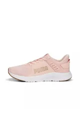 Championes Puma Zora, modelo deportivo para mujer, color rosado con suela blanca y detalles en marrón claro.
