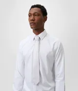 Corbata de hombre marca Marfinno, modelo regular en color gris, confeccionada en poliéster con efecto satinado y textura sutil.