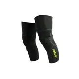 Rodilleras deportivas negras con acolchado protector y logo Rinat en amarillo.