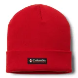 Gorro tipo beanie de tejido acanalado color rojo, con puño enrollado y parche rectangular negro con el logo de la marca Columbia en el frente.