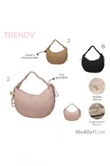 Bandolera Trendy de diseño semicircular acolchado, color beige, con correa ajustable fruncida y llavero colgante de osito de peluche.