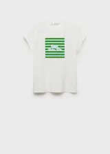Remera blanca de manga corta y cuello redondo, confeccionada en 100% algodón, con diseño recto y estampado frontal.