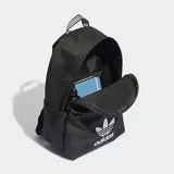 Mochila Adidas Adicolor negra con logo blanco estampado en el frente y correas acolchadas ajustables.