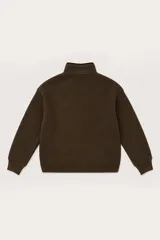 Abrigo de estilo bomber con cuerpo de paño y mangas tejidas en punto acanalado. Presenta cuello alto, cierre frontal con botones a presión y bolsillos laterales con ribete en contraste.