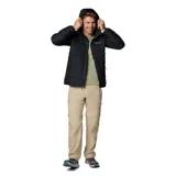 Campera acolchada negra con capucha, cierre frontal completo y bolsillos laterales con cremallera. Presenta tecnología termorreflectante en el interior y logo de la marca estampado en el pecho.