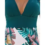 Malla enteriza con diseño combinado, parte superior en color verde petróleo con borde festoneado y parte inferior con estampado floral sobre fondo negro.