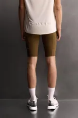 Mallas cortas de running Zara Athleticz para hombre, de color marrón, confeccionadas en tejido técnico y elástico con diseño acanalado.