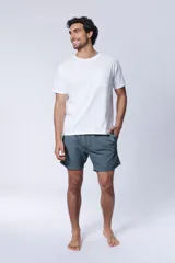 Short de baño verde con estampado ripstop.