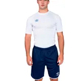 Remera térmica deportiva Umbro de manga corta, color blanco, con cuello redondo y ajuste ceñido al cuerpo. Presenta el logo de la marca bordado en el pecho.