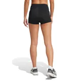 Short deportivo ajustado de running, color negro, con cintura elástica y costuras reforzadas. Diseñado con tecnología de absorción de sudor para mayor rendimiento.