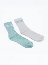 Pack de dos pares de medias de caña media, una rosa y otra gris, con diseño acanalado.