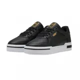 Championes Puma modelo CA Pro Classic II, de diseño urbano con plataforma, color blanco con detalles de logo en dorado.