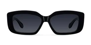 Lentes de sol negros con montura rectangular oversize de acetato y lentes polarizadas con protección UV400. Diseño vintage con toque contemporáneo.