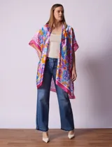Kimono de satén estampado con flores, marca Barrington.