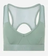 Top deportivo de microfibra color verde menta, con diseño de escote en V, banda elástica inferior ancha y detalles de tul en los breteles y laterales. Cuenta con copas estructuradas para mayor soporte.