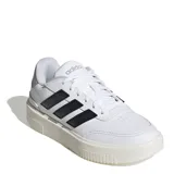 Championes Adidas Courtblock de estilo urbano con plataforma. Presentan un exterior de cuero sintético blanco con las icónicas tres tiras laterales en color negro y suela tipo cupsole de caucho.