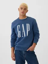 Buzo de cuello redondo marca Gap, color azul, con el logo de la marca estampado en blanco en el frente. Posee puños y ruedo acanalados.
