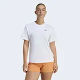 Remera de running Adidas de corte clásico y cuello redondo, confeccionada en tejido técnico liviano con tecnología de absorción de sudor. Presenta un diseño minimalista en color blanco con el logo de la marca en tono reflectante en el pecho.