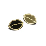 Par de aros con forma de labios negros con glitter y borde plateado.