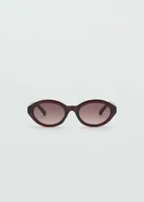 Lentes de sol ovalados color negro con protección UV total y filtro de categoría 3.