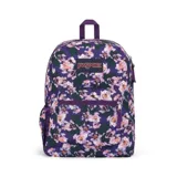 Mochila Jansport Cross Town de 26 litros, con estampado de flores en tonos violeta, rosa y verde sobre fondo morado. Cuenta con un compartimento principal con cierre, un bolsillo frontal con cierre, un bolsillo lateral de malla y correas acolchadas ajustables.