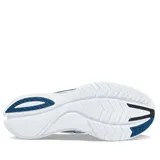 Championes de running Saucony Kinvara 13, color celeste con detalles en negro y blanco.