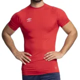 Remera térmica de manga corta Umbro, diseñada con ajuste al cuerpo para optimizar la retención de calor y la evacuación de humedad. Presenta cuello redondo y logo de la marca estampado en el pecho.
