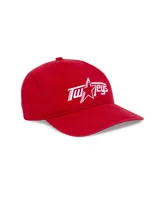 Gorra de béisbol color rojo con visera curva y bordado frontal en blanco que incluye una estrella contorneada y el texto "Twojeys".