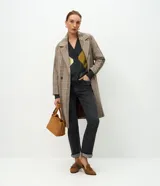 Pantalón vaquero de corte recto y tiro alto, color gris oscuro, con bolsillos funcionales y cierre tradicional de cremallera y botón, de la marca Marfinno.