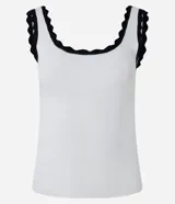 Blusa musculosa de viscosa color blanco, con escote redondo y detalles de ondas en contraste negro en el cuello y los breteles.