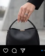Anillo de plata 925 tipo sin fin, con diseño de tres hileras de circonias en color negro.