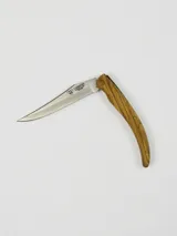Navaja Cudeman con hoja de acero inoxidable y mango de madera de olivo.
