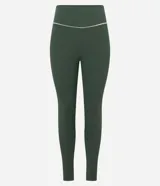 Legging deportiva de tiro alto confeccionada en microfibra acanalada color verde militar, con detalle de vivo en contraste en la cintura.