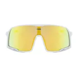 Lentes de sol deportivos de la marca Cabo, modelo Aerial, con armazón envolvente negro y lentes espejados en tono celeste.